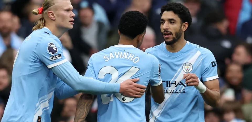Jugadores de Manchester City celebrando un gol