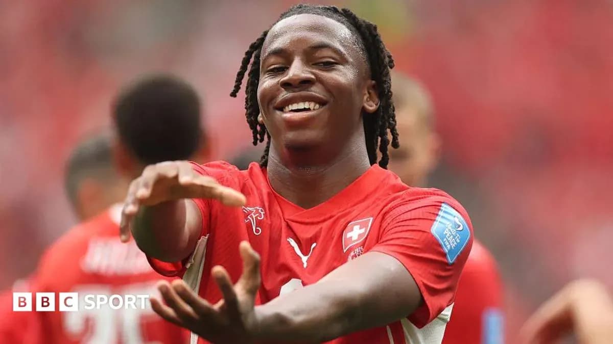 Jugador suizo celebrando en el campo durante el partido