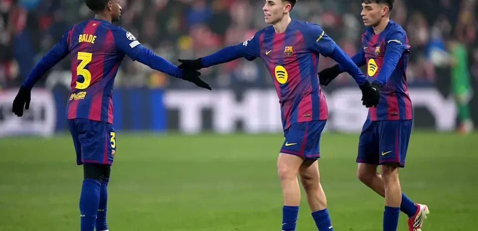 Jugadores del Barcelona celebrando en el campo