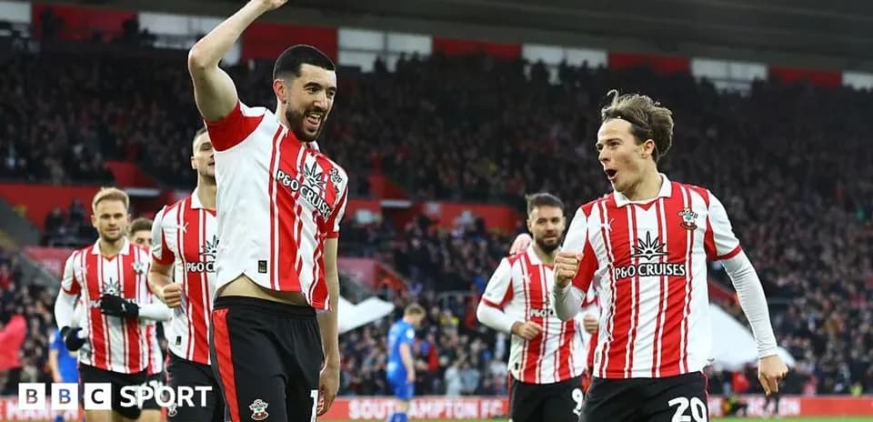 Jugadores de Southampton celebrando un gol en el estadio