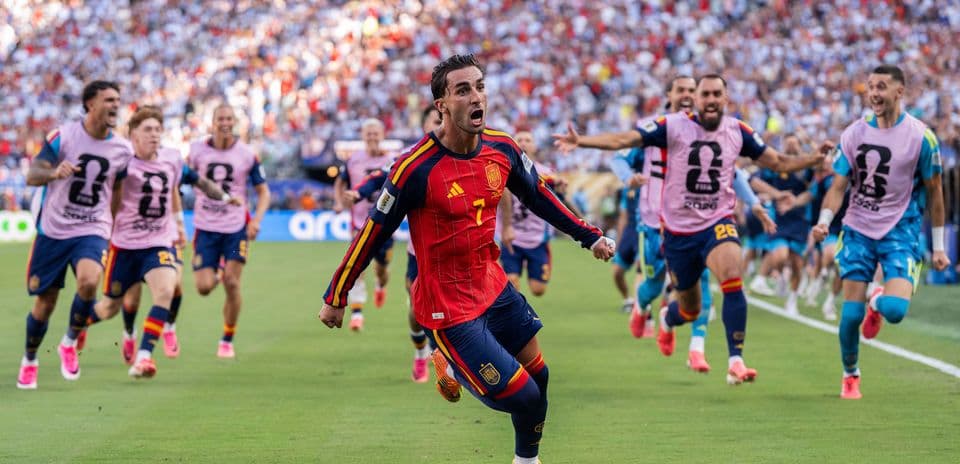 Jugador de España celebrando un gol con el equipo