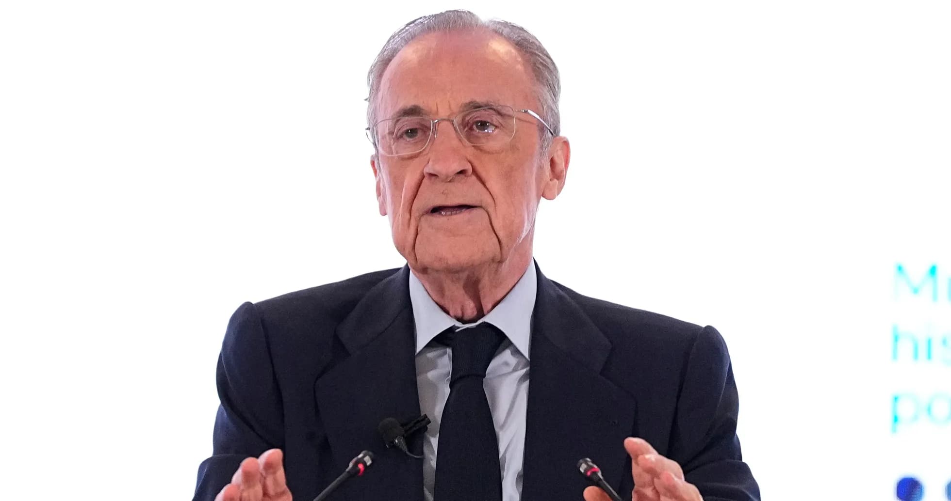 Presidente hablando en una conferencia de prensa