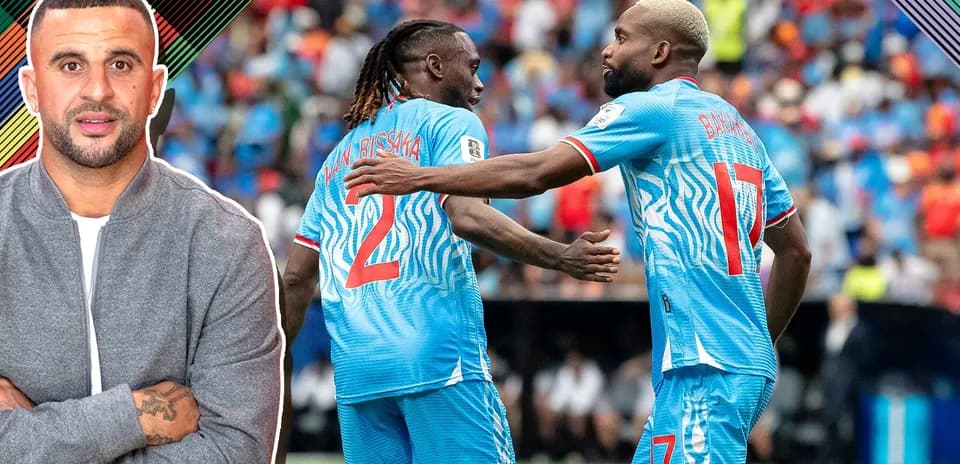 Jugadores celebrando un gol en partido de fútbol