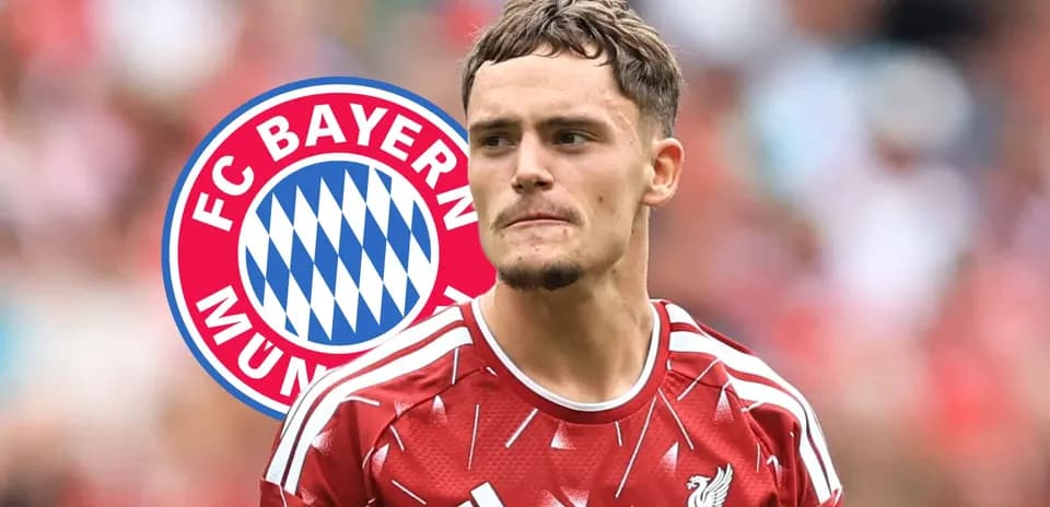 Jugador de Liverpool en partido con logo de Bayern