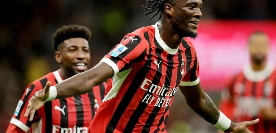 Jugador de AC Milan celebra un gol