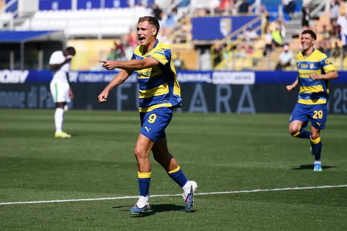 Jugadores de Parma celebrando un gol