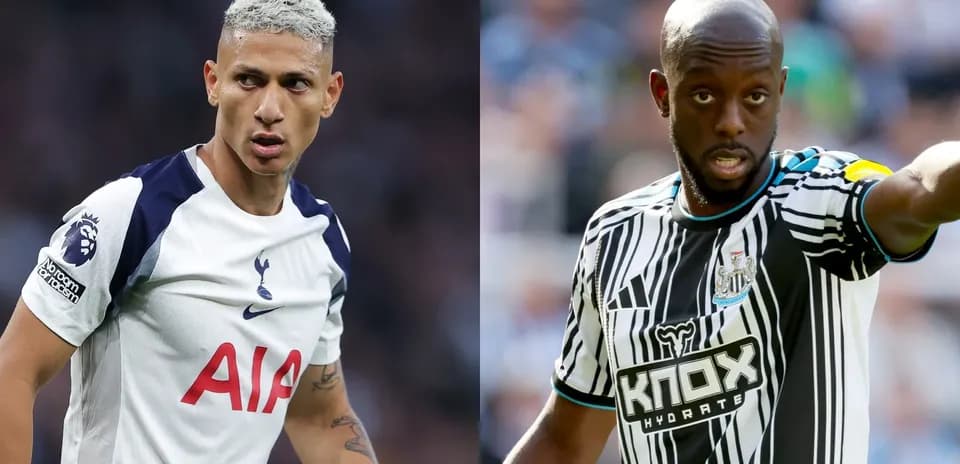 Jugadores de Tottenham y Newcastle en el partido