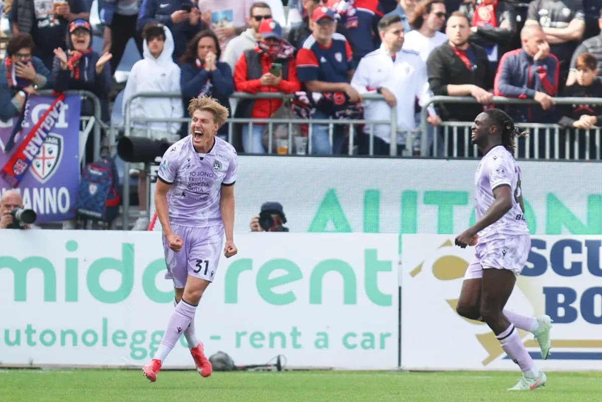 Jugador celebrando un gol en Cagliari vs Udinese
