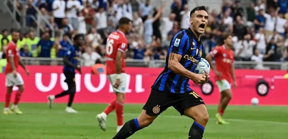 Lautaro Martínez celebra un gol en partido