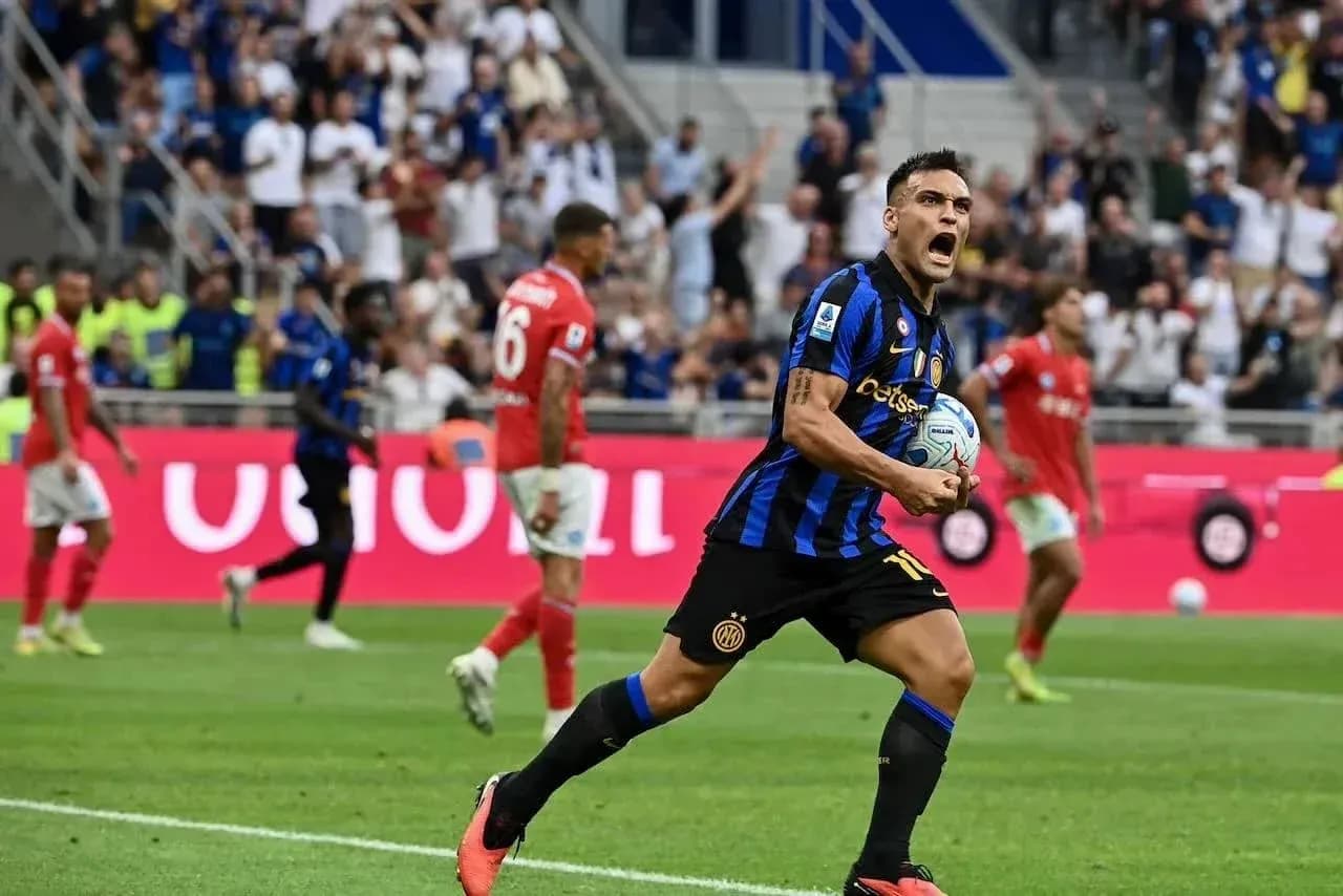 Lautaro Martínez celebra un gol en partido