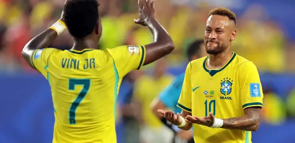 Neymar y Vinícius Jr. celebrando en el partido