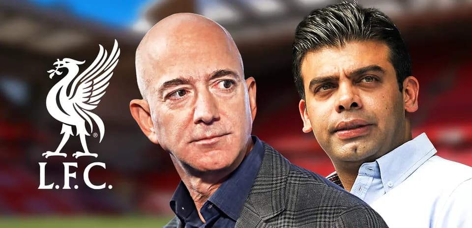Jeff Bezos y otro empresario frente a Anfield