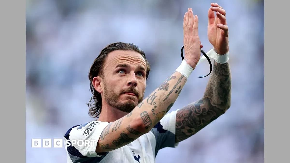 Jugador de Tottenham aplaudiendo a la afición