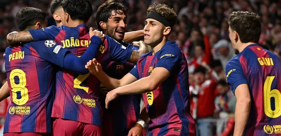 Jugadores del Barcelona celebrando un gol juntos