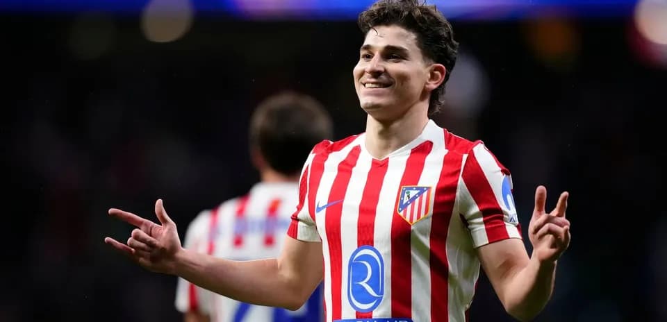 Jugador de Atlético de Madrid celebrando en el campo