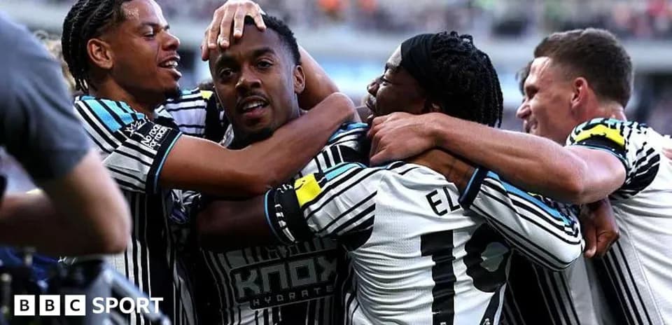 Jugadores de Newcastle celebrando un gol en el partido