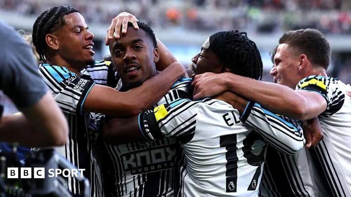 Jugadores de Newcastle celebrando un gol en el partido