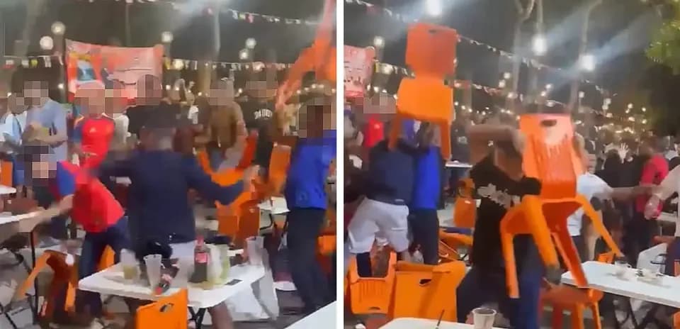 Personas lanzando sillas en un bar durante celebración