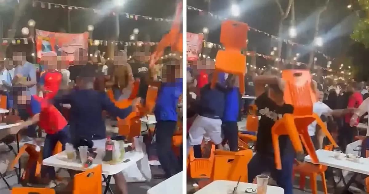 Personas lanzando sillas en un bar durante celebración