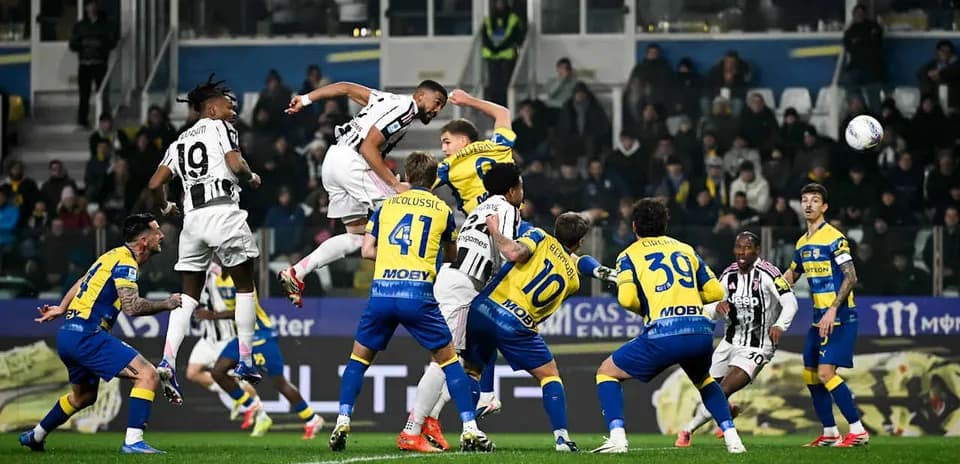Jugadores de Juventus y Parma en acción