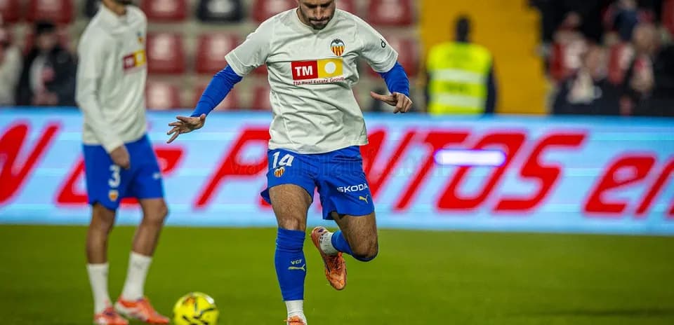 Jugador de Valencia calentando antes del partido