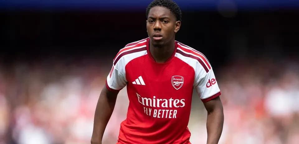 Jugador de Arsenal en acción durante el partido