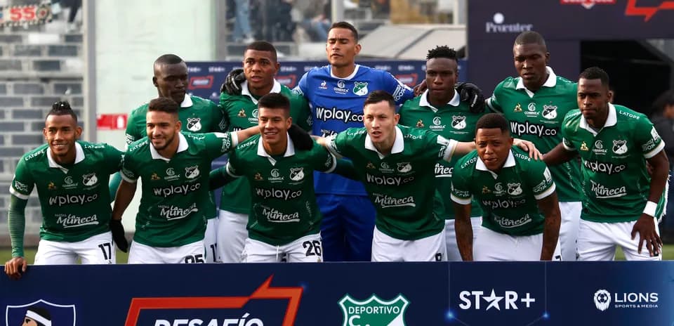 Equipo de Deportivo Cali posando para fotografía oficial