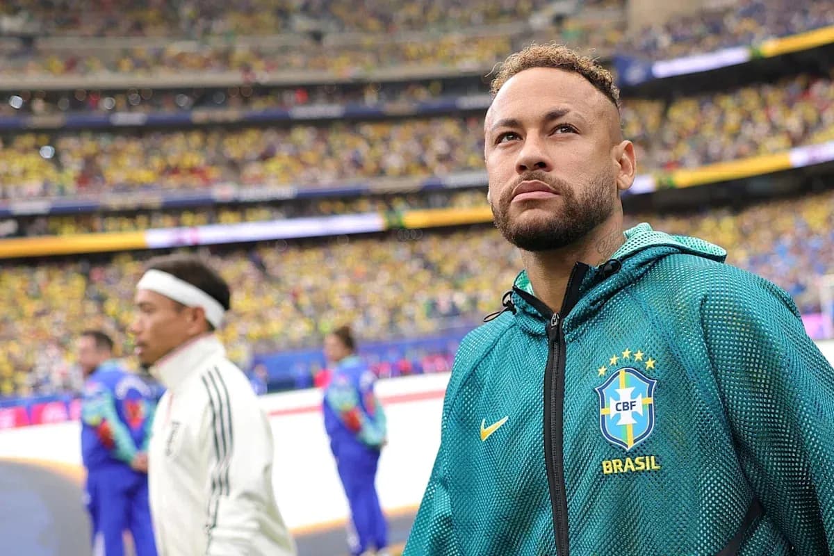 Neymar con chaqueta de Brasil en el campo