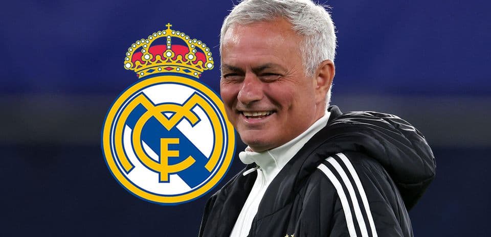 José Mourinho sonriendo con logo del Real Madrid