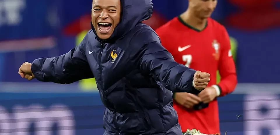 Kylian Mbappé celebrando en el campo de juego