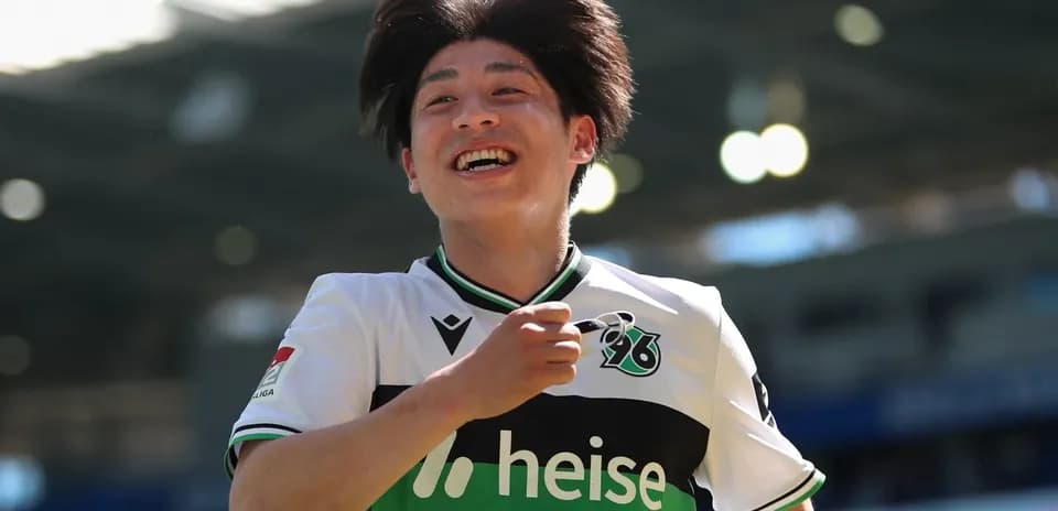 Jugador celebrando un gol en el campo