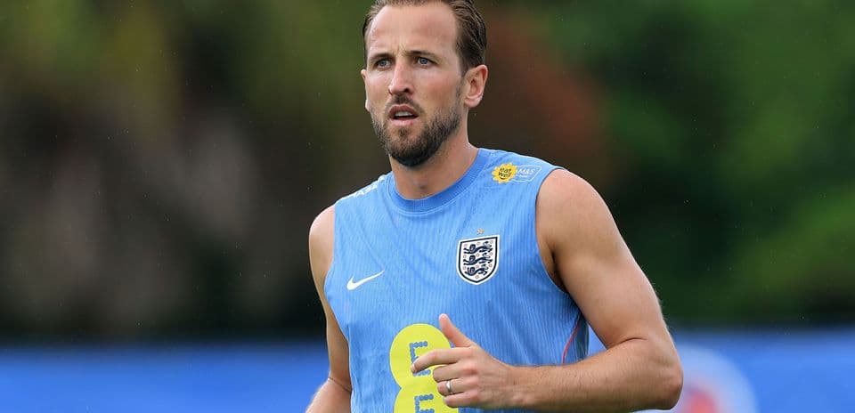 Jugador de Inglaterra entrenando en campo deportivo