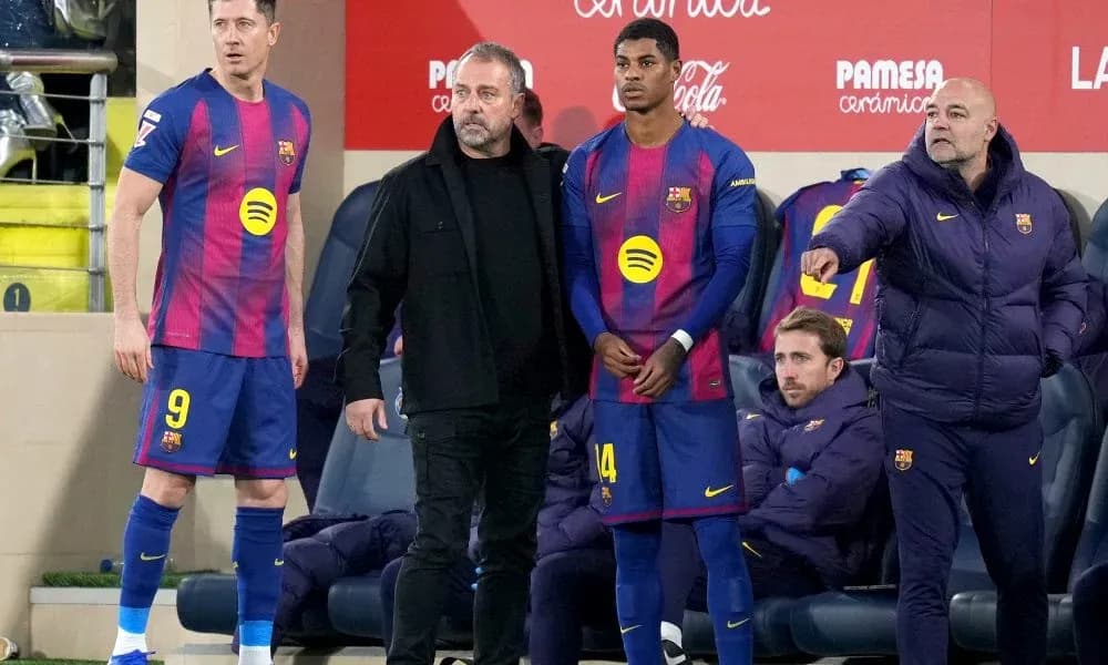 Jugadores del Barcelona en la banca durante partido