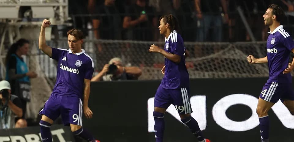 Jugadores de Anderlecht celebrando un gol