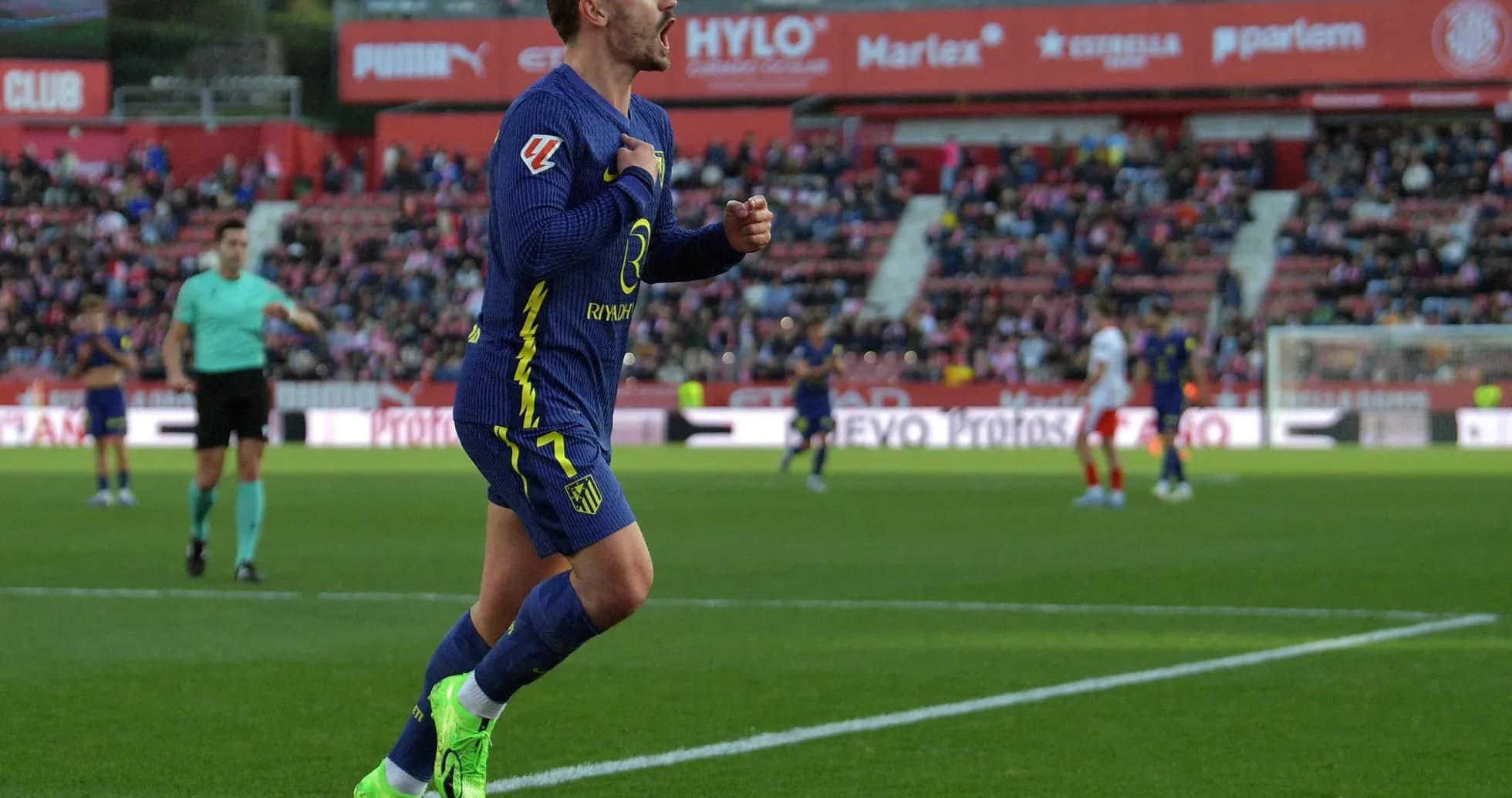 Jugador de Atlético de Madrid celebra un gol
