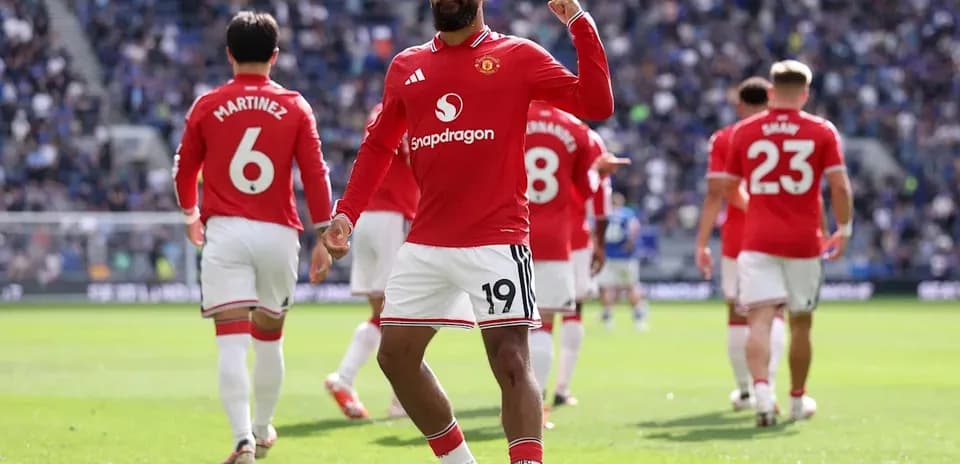 Jugador de Manchester United celebrando un gol en el campo