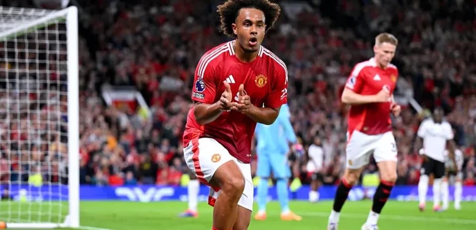 Jugador de Manchester United celebrando un gol en el estadio