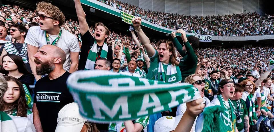 Aficionados animando a Hammarby FF en el estadio