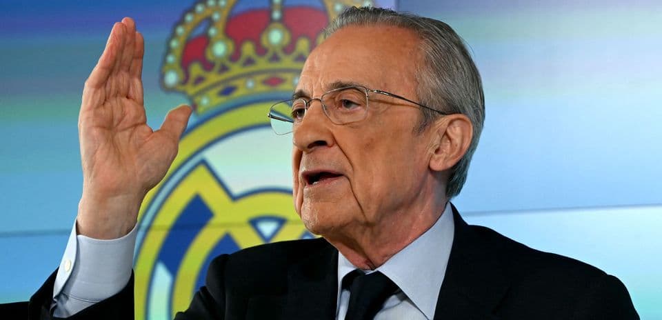 Presidente hablando en conferencia de prensa del Real Madrid