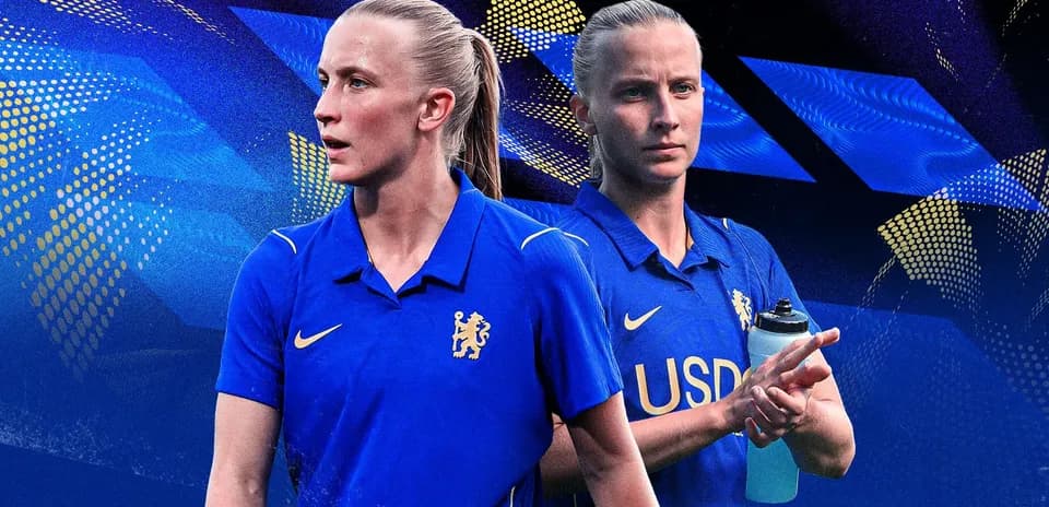 Jugadora de fútbol en uniforme de Chelsea