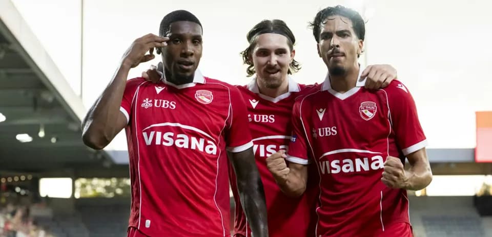 Jugadores de FC Thun celebrando un gol
