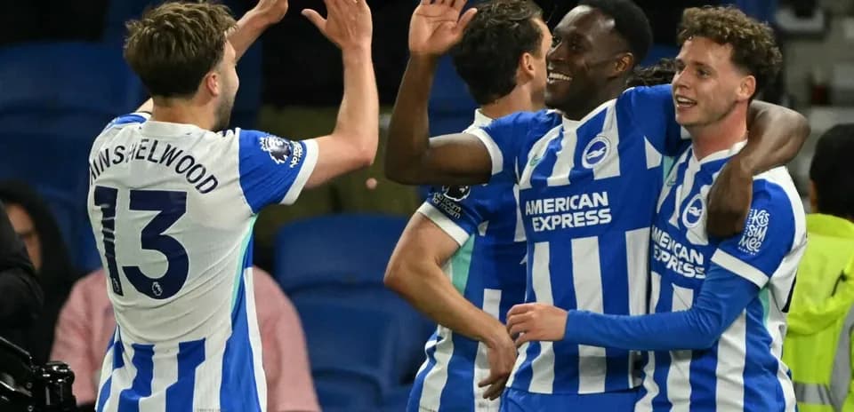 Jugadores de Brighton celebrando un gol
