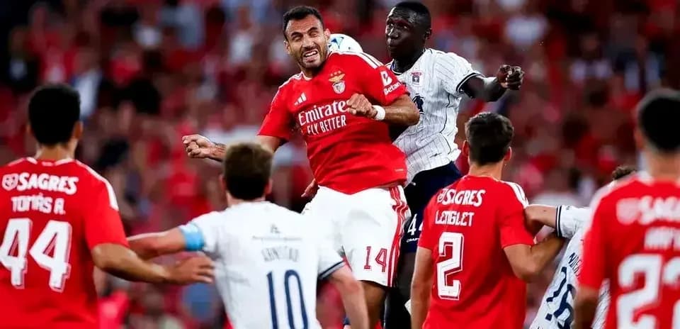Acción en el partido Aarhus contra Benfica