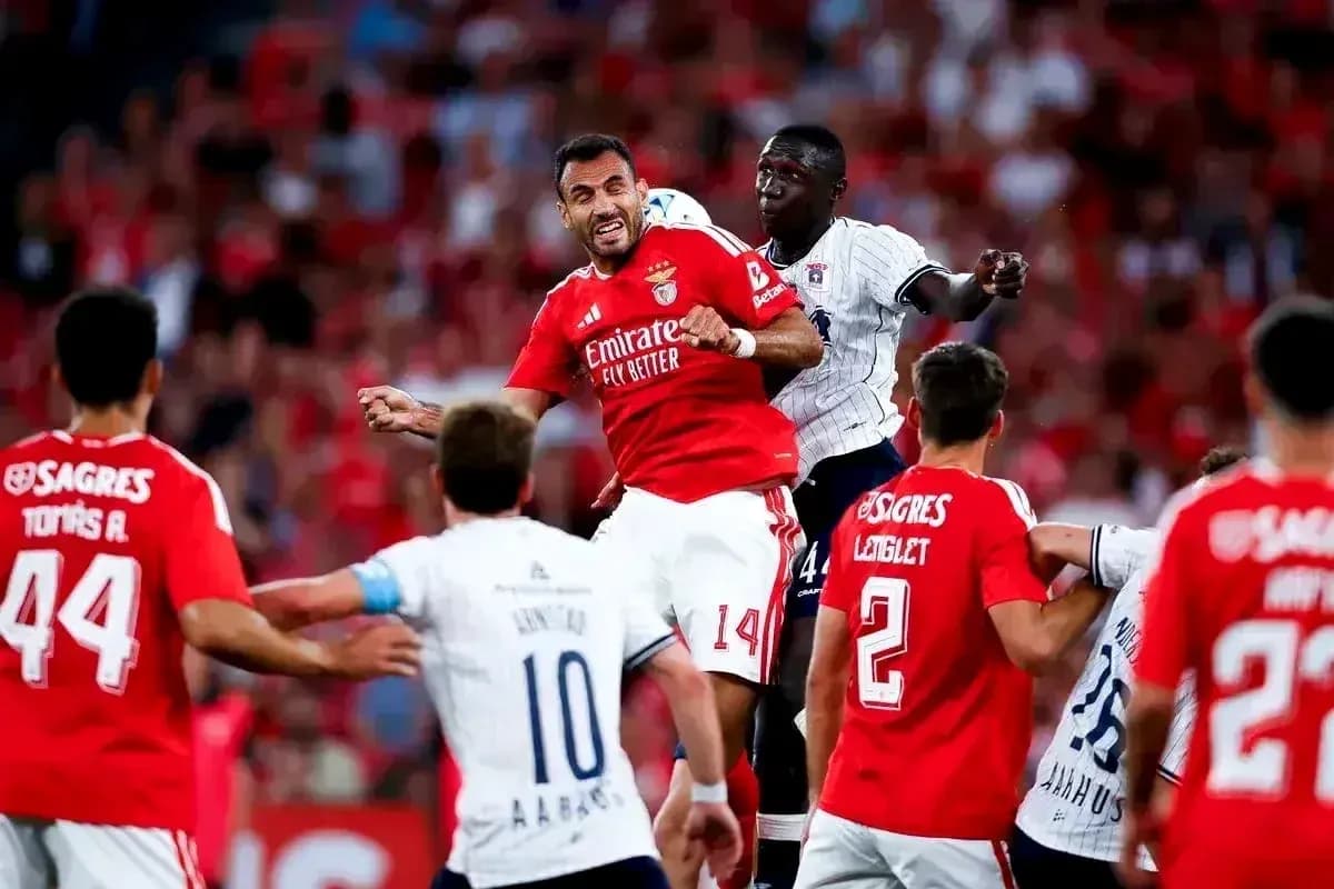 Acción en el partido Aarhus contra Benfica