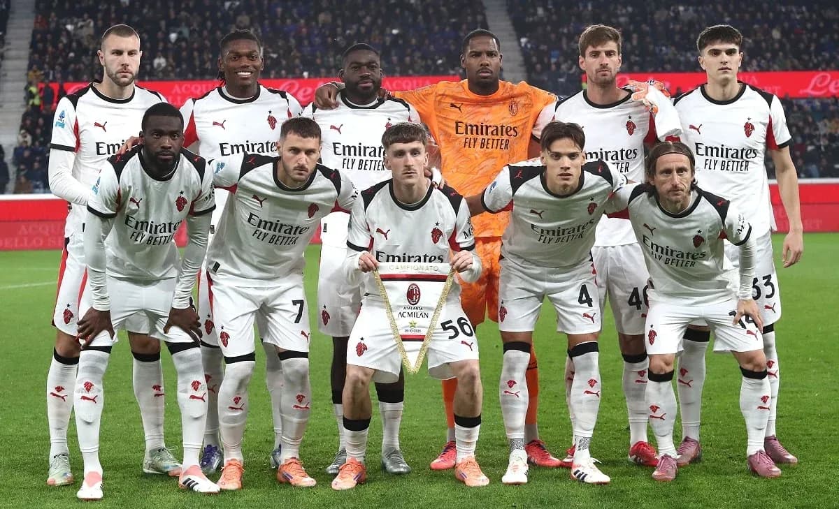 Equipo de AC Milan posando para la foto