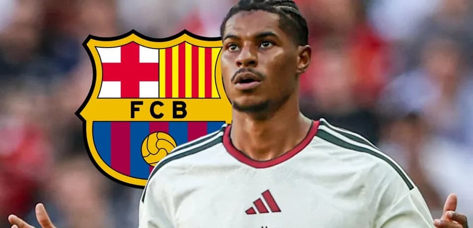 Jugador con camiseta blanca frente al logo del Barcelona