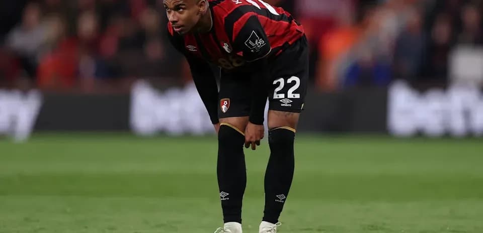 Jugador de Bournemouth en el campo durante el partido