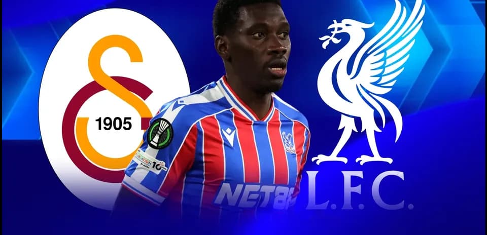 Jugador con camisón de Crystal Palace y logos de Galatasaray y Liverpool