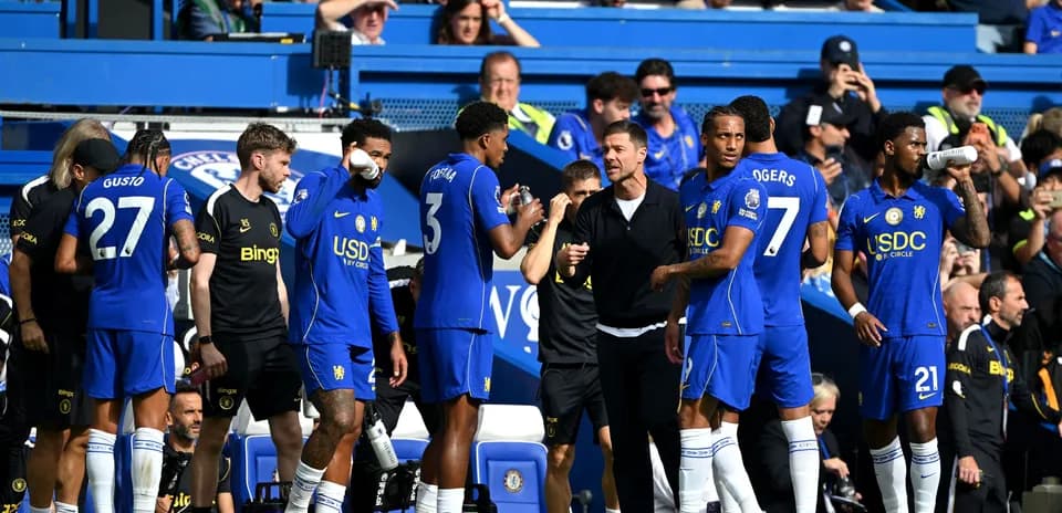 Jugadores del Chelsea en el banquillo durante el partido
