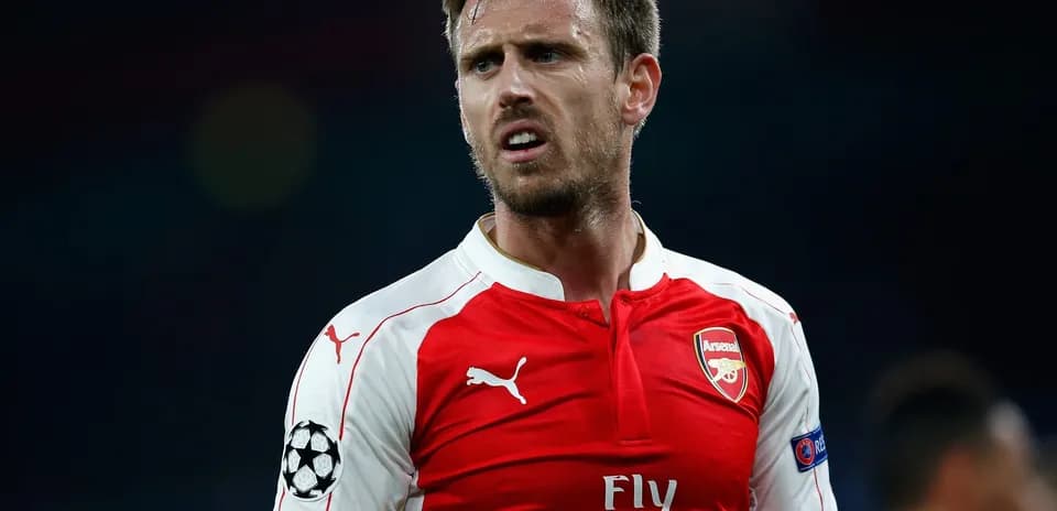 Jugador de Arsenal durante un partido de fútbol